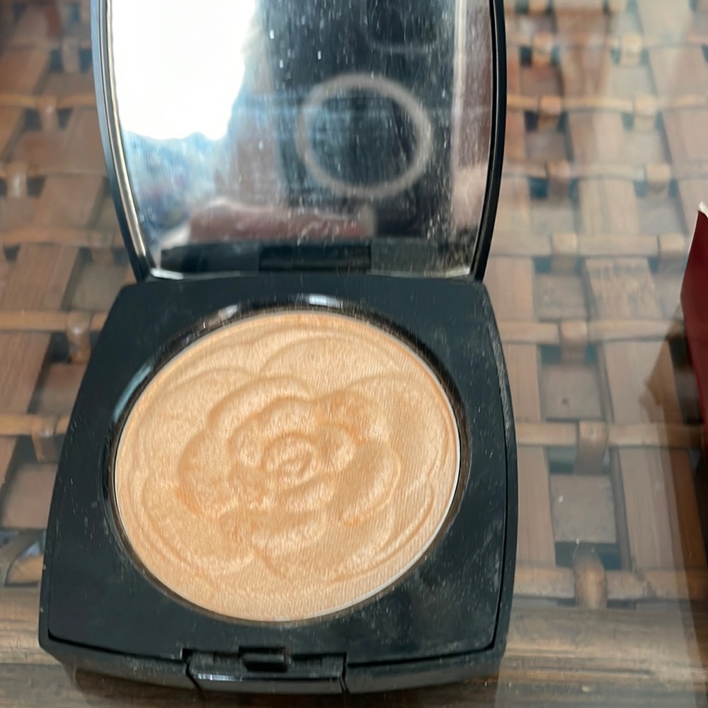 New in box Chamelia DE Chanel